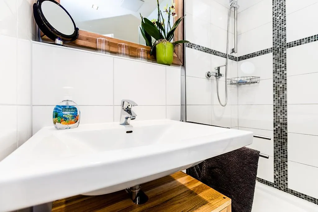 Design Apartment In Koeln Mit Terrasse Germania